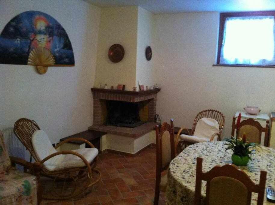 Ospitaci Appartamenti Di Campagna Le Rancole Valtopina Luaran gambar