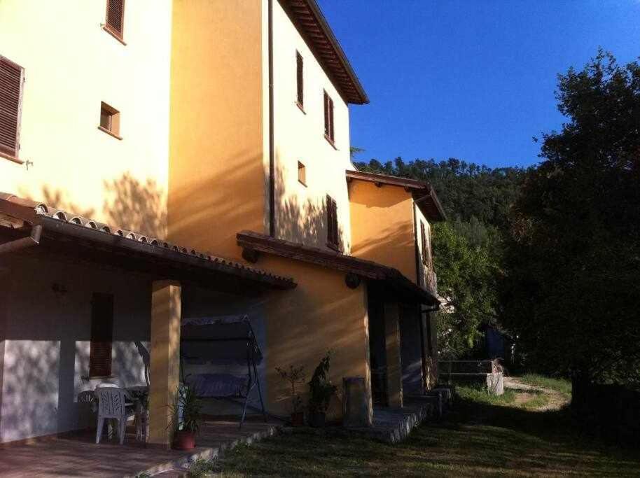 Ospitaci Appartamenti Di Campagna Le Rancole Valtopina Luaran gambar